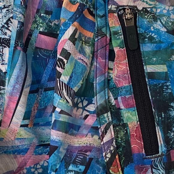 LULULEMON 2018 Tracker Shorts in Seawheeze Electric Beach Special Edition,Size 6 - Picture 5 of 8